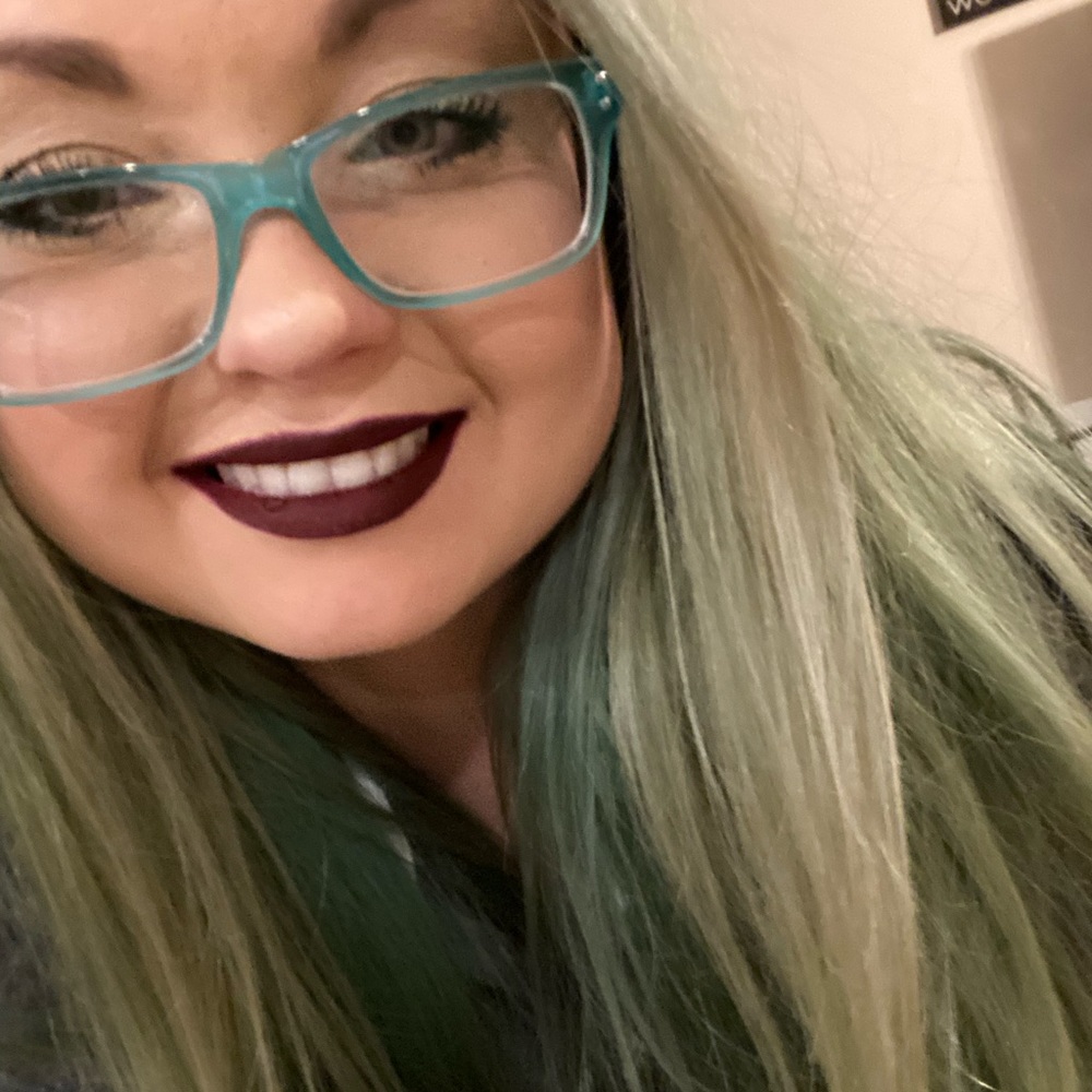 Meet your Posher, Stephanie